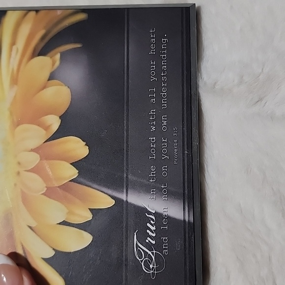 New In package TRUST IN THE LORD MINI PLAQUE. - Picture 2 of 4